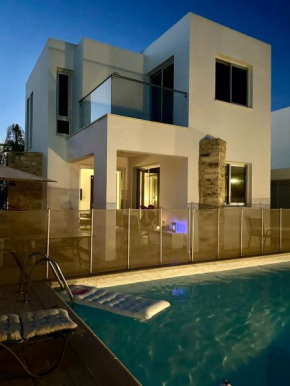 House with 2 bedrooms and Pool